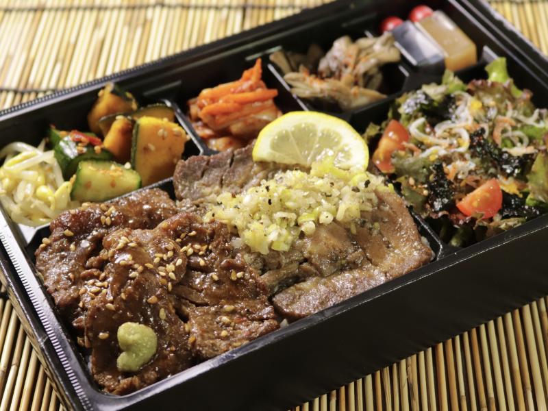 一塊之肉とからすみしらすサラダ弁当