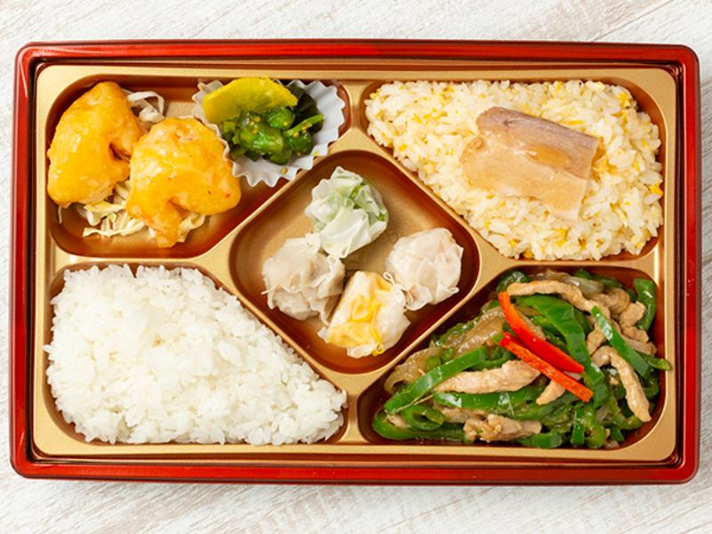 【豪華！】エビマヨ＆青椒肉絲いろどり弁当