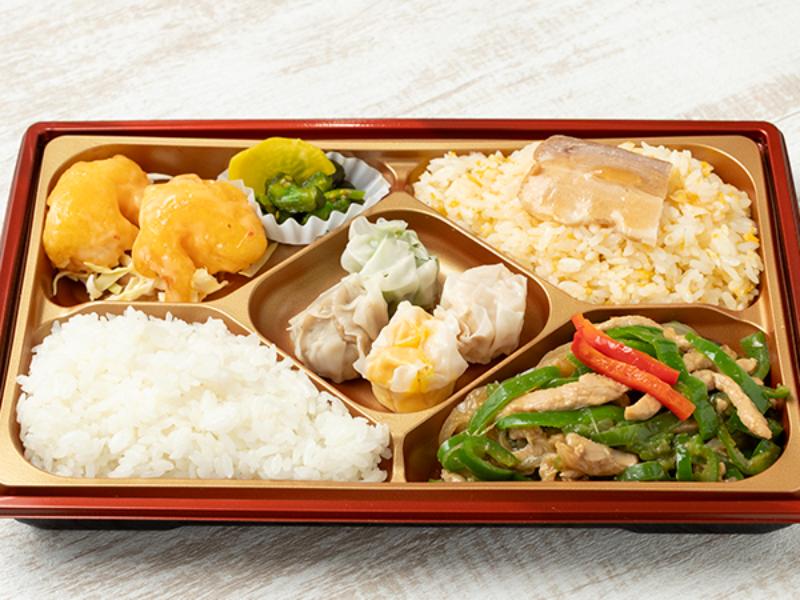 【豪華！】エビマヨ＆青椒肉絲いろどり弁当