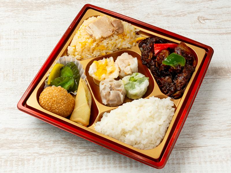 【華やか！】鶏肉黒酢ソース＆焼売スクエア弁当