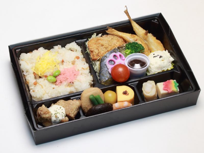 マグロかつとフグ唐揚と西京焼弁当