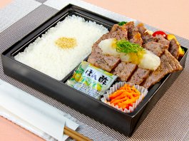 ※焼肉弁当ページ 熟成焼肉 ハンバーグ 格之進 プラチナムの黒毛和牛特上焼肉弁当