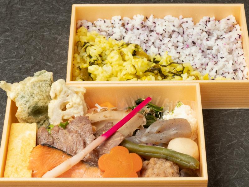 牛ステーキと鮭の塩焼き御膳　高菜ゆかりご飯