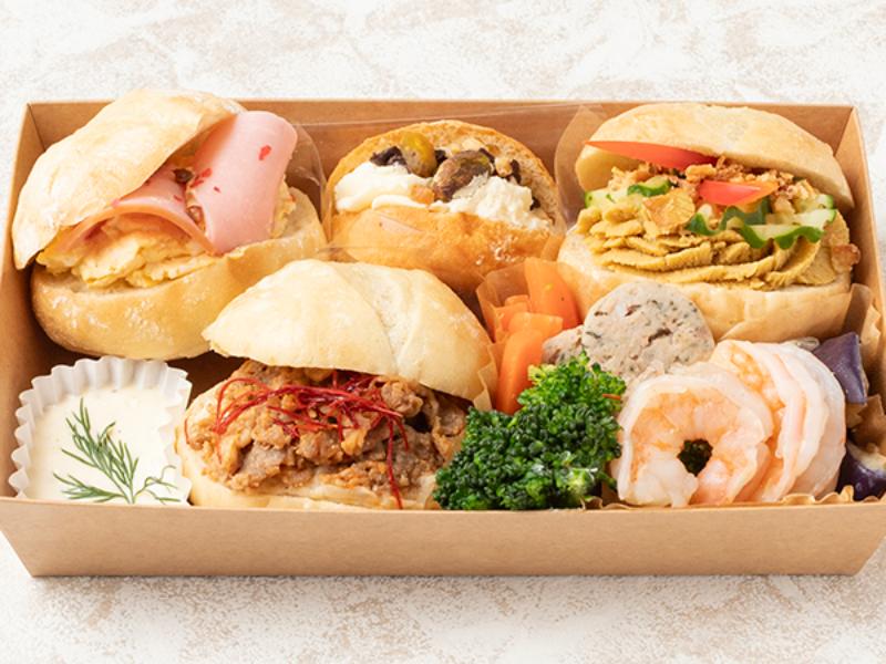 【焼肉とハムサンド】ぷりぷり 海老と野菜のディップサラダランチ