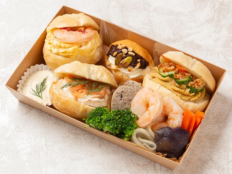 【海老とサーモンサンド】ぷりぷり海老と野菜のディップサラダランチ