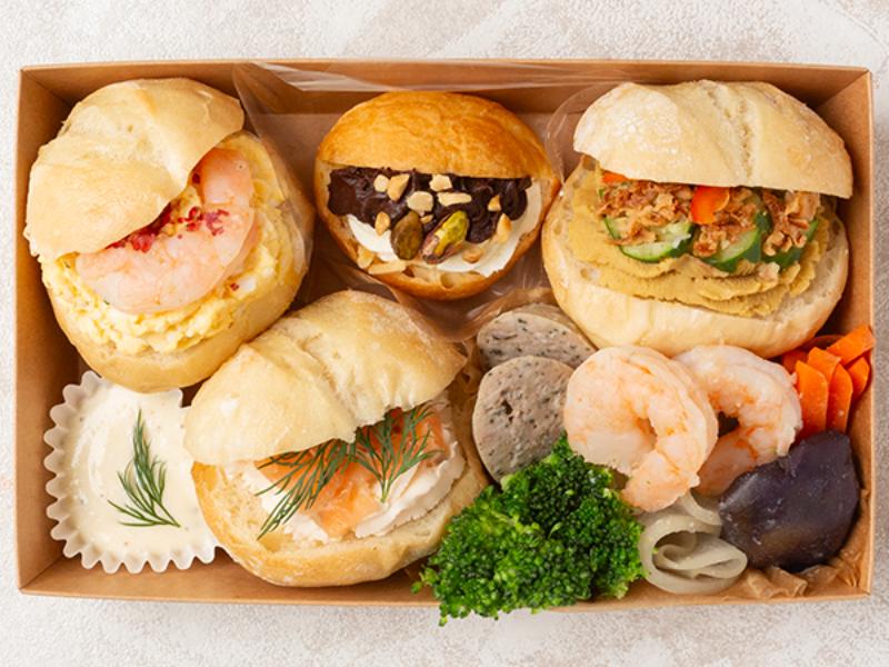 【海老とサーモンサンド】ぷりぷり海老と野菜のディップサラダランチ