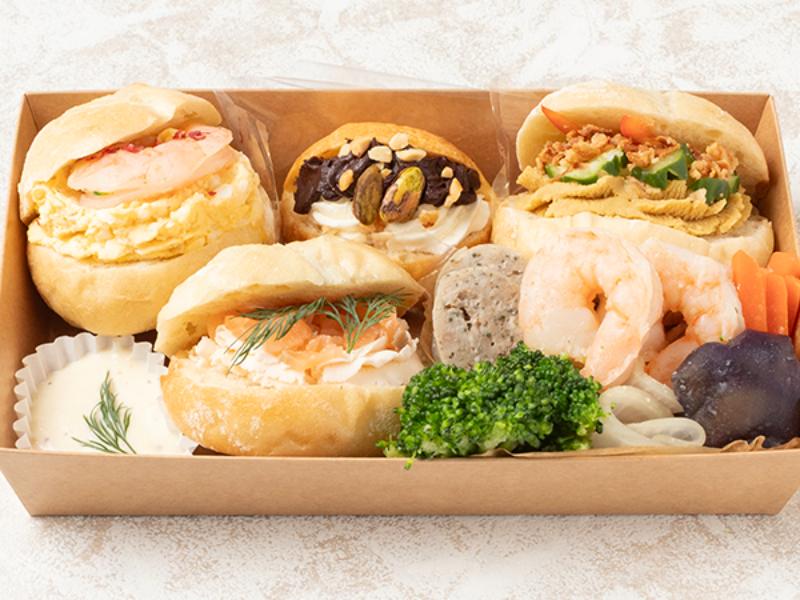 【海老とサーモンサンド】ぷりぷり海老と野菜のディップサラダランチ