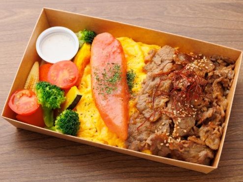 博多明太子丸ごと１本！オムカルビ弁当（シーザーサラダ付き）
