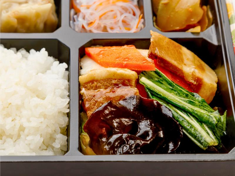 豚バラ肉野菜炒めと餃子弁当
