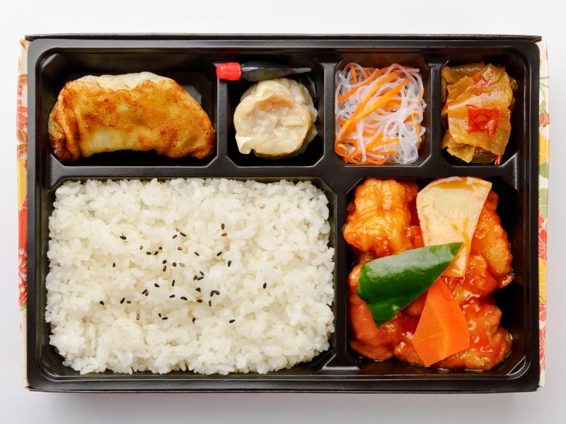 白身魚の甘酢と餃子弁当