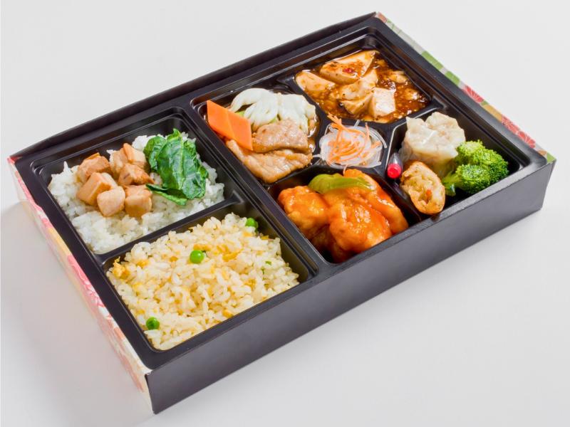 四川麻婆豆腐と八宝菜と白身魚チリソース弁当