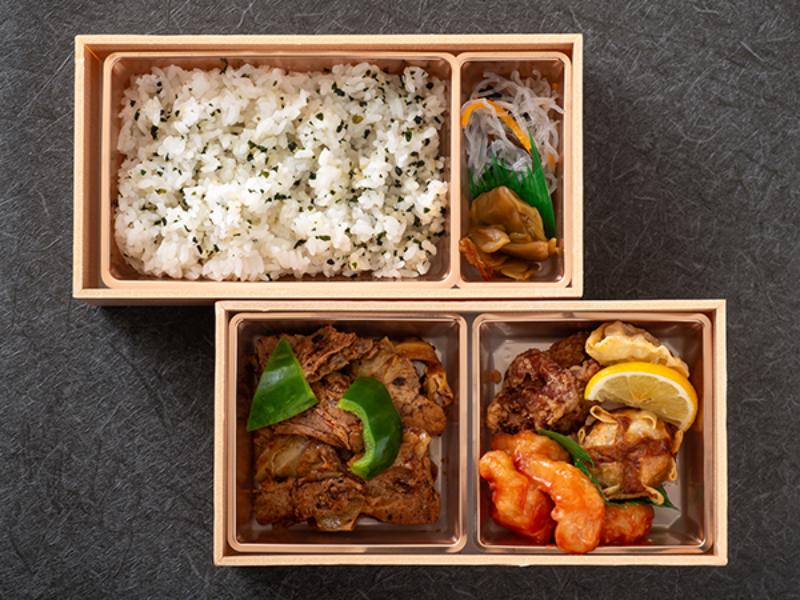 回鍋肉と海老チリとわかめご飯の豪華二段弁当