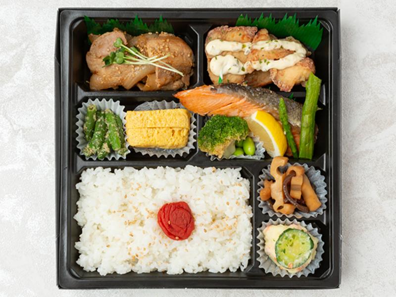生姜焼き＆チキン南蛮＆焼き鮭弁当