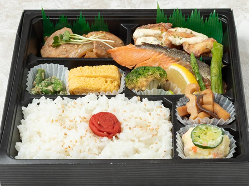 生姜焼き＆チキン南蛮＆焼き鮭弁当