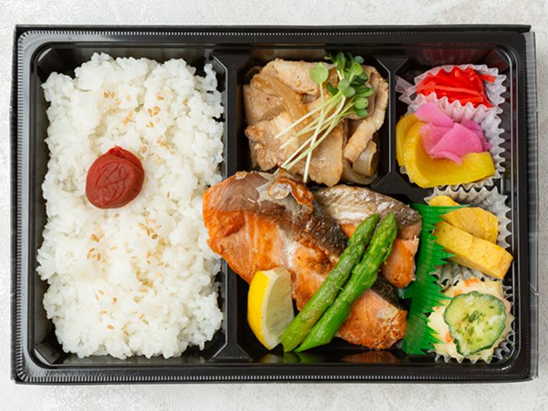 豚の生姜焼き＆焼き鮭弁当
