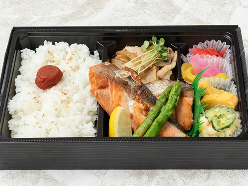 豚の生姜焼き＆焼き鮭弁当