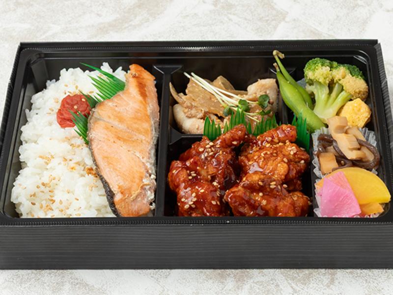 ヤムニョムチキン＆焼き鮭＆豚の生姜焼き弁当