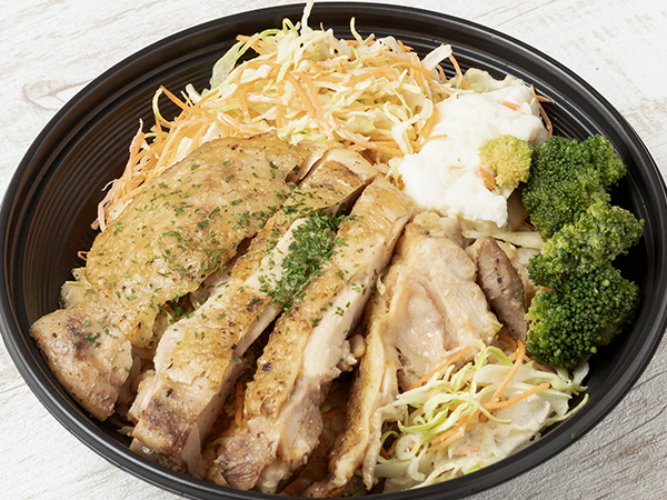 ジューシーチキンの彩丼～和風おろしソース～
