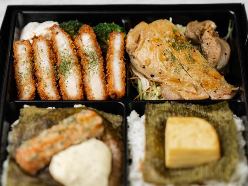 【肉×肉の海苔弁】熟成ロースカツ～芳醇中農ソースかけ～・甘辛照り焼きチキン
