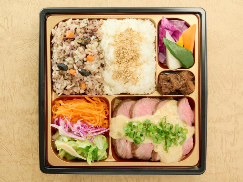 牛赤身のグリエマスタードソース 十六穀米とバーニャカウダ