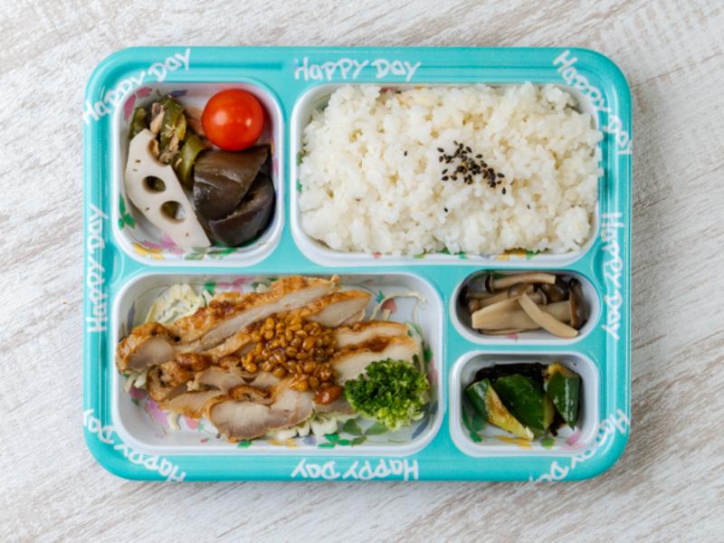 鶏肉のソテーもろみソースがけ弁当