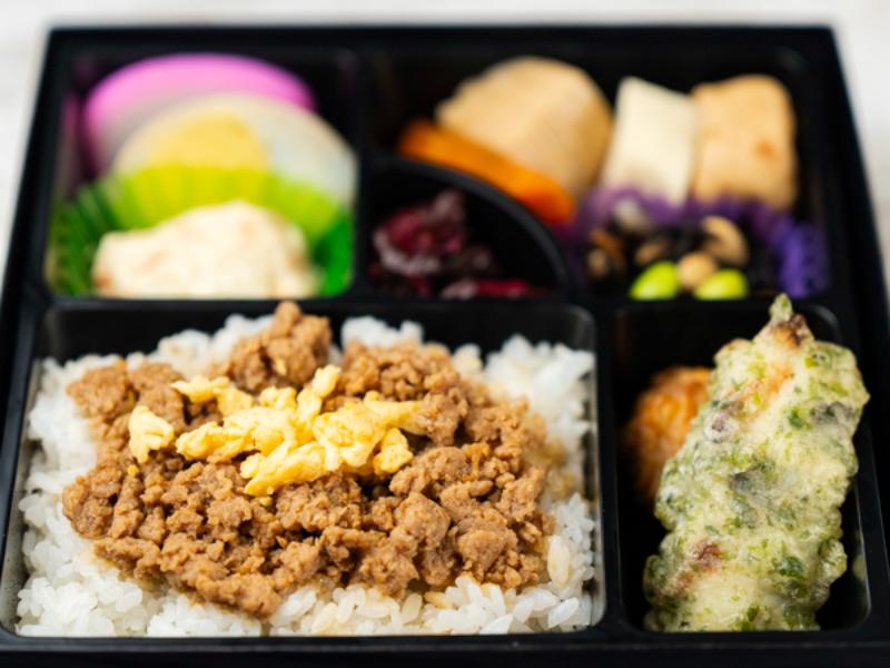 みやび弁当 鶏そぼろ