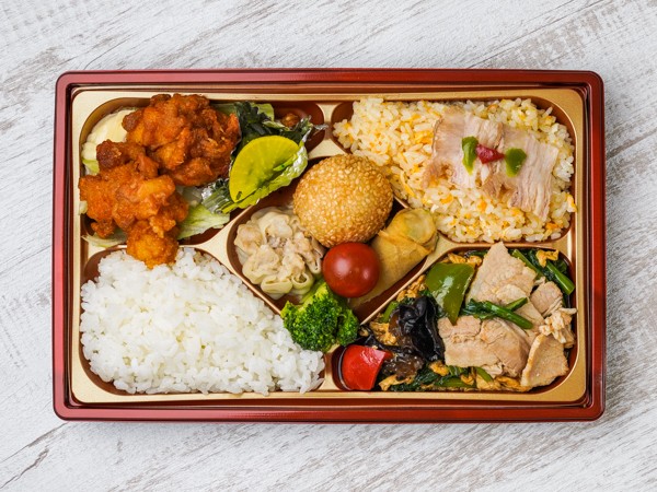 【豪華！】特製唐揚げ＆木須肉いろどり弁当