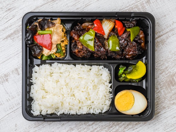 【イイ値！】鶏の黒酢ソース＆木須肉弁当