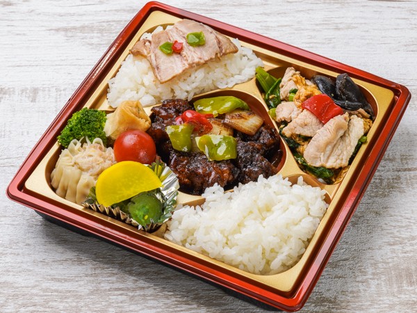 【華やか！】鶏の黒酢ソース＆木須肉のスクエア弁当