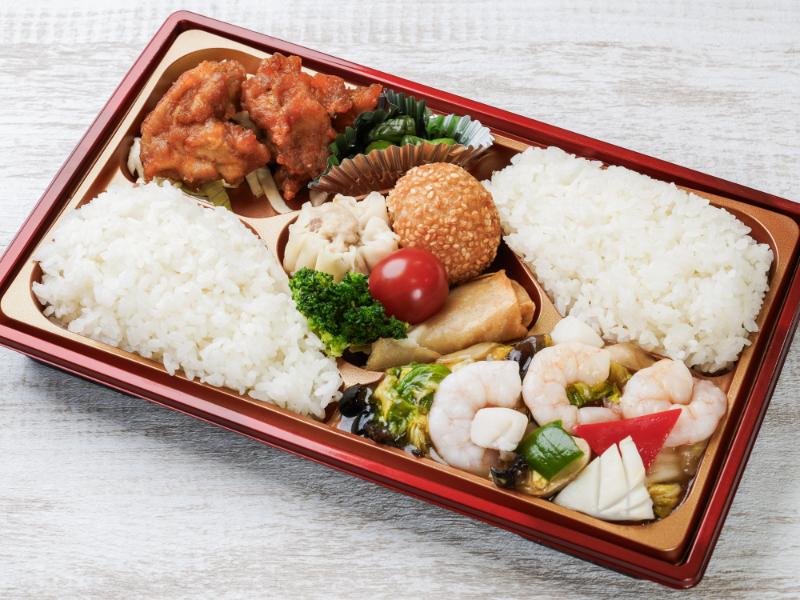 【豪華！】八宝菜＆特製唐揚げ弁当