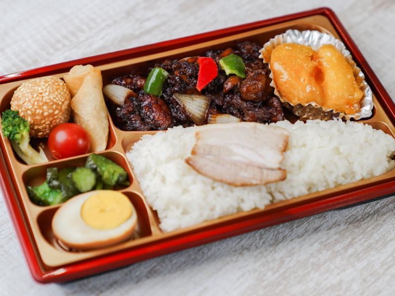 鶏の黒酢ソース＆エビマヨ弁当