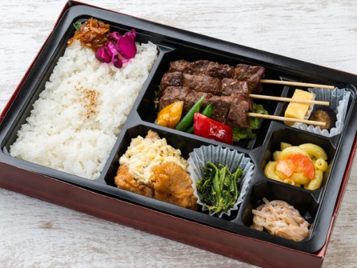 【炭火焼き牛串3本弁当】チキン南蛮