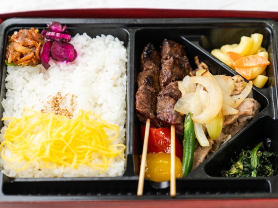 【炭火焼き牛串2本弁当】豚の生姜焼き