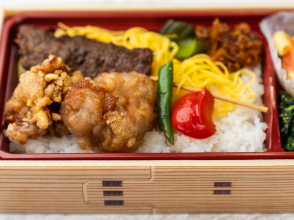 【炭火焼き牛串1本弁当】唐揚げ
